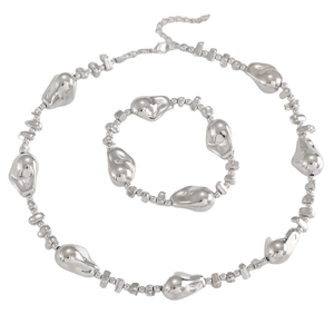 Détails du coffret de bijoux avec collier et bracelet aux perles métalliques irrégulières