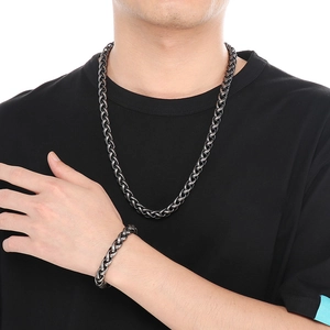 Parure de bijoux pour homme en acier gris foncé avec collier et bracelet tressés