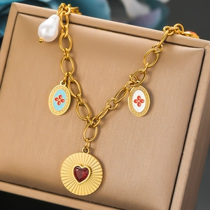 Collier Multi Pendentifs En Acier Inoxydable Plaqué Or Fraise Cerise Cœur Émail Fleur Künstliche Perle Synthétique Pour Femme