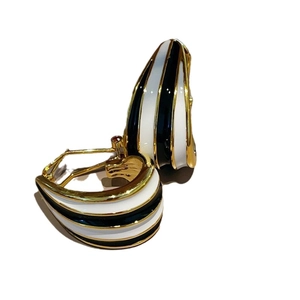 18K gold plated C-shaped hoop earrings with black and white striped enamel finish