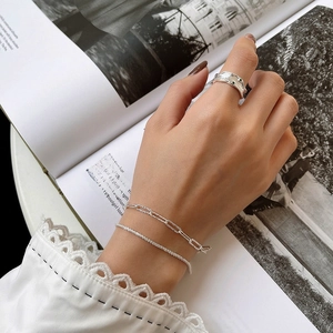 Bracciale a catena in argento sterling S925 scintillante e set di anelli con trama irregolare