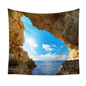 Vue détaillée d'une tapisserie bohème avec grotte marine et textures de roches
