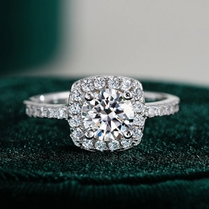 Luxury Round Moissanite Halo Ring 925 Sterling Silver Four Claw Wedding Engagement Jewelry For Women Elegant