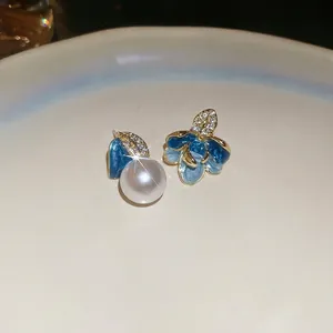 Französische Vintage-Perlenohrringe mit blauem Emaille-Blumenmuster und Zirkonia-Kristallen