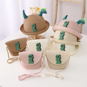 Detailset aus Strohhüten und Taschen für Kinder mit 3D-Cartoon-Dinosaurier-Motiven