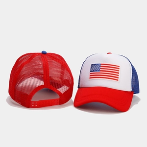 Rot weiß blaue US Flagge Trucker Cap mit atmungsaktivem Mesh und Snapback Verschluss