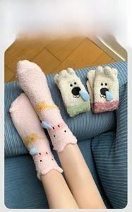 Détails de chaussettes d'hiver épaisses en polaire corail avec motifs d'animaux 3D