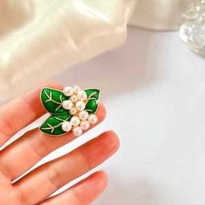 Vintage floral poppy brooch with green enamel leaves and white imitation pearls