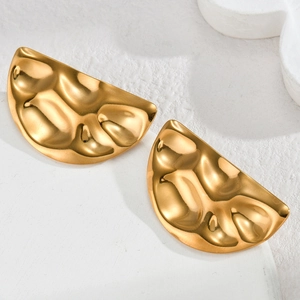 Golden semi-circular D-shaped earrings with hammered metal texture for women