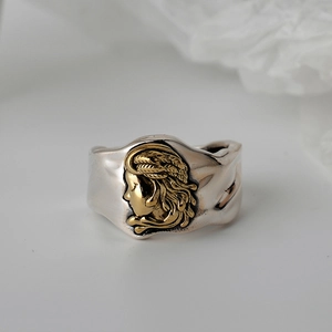 Anello Aperto Irregolare in Argento Sterling 925 Vintage Testa a Rilievo Classica Regolabile Thai Argento Gioielli