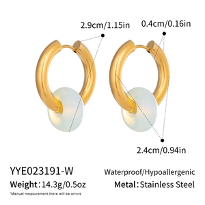Detail of 18K gold-plated stainless steel hoop earrings with size 2.9cm and white beads
