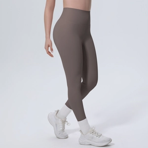 Details von High-Waist-Yoga-Leggings mit Push-Up-Effekt und glattem, festem Stoff