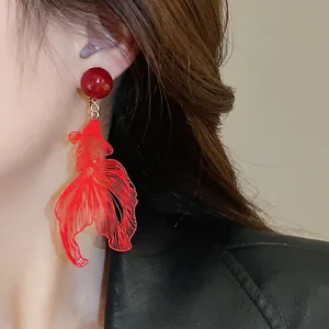 Retro hollow goldfish clip-on earrings with red bead and elegant minimalist resin design