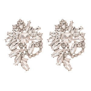 Elegant geometric flower stud earrings with sparkling crystals in silver finish