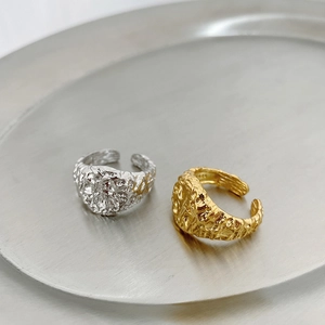 Minimalist S925 sterling silver open rings with irregular hammered texture in gold and silver