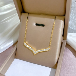 Minimalist V Shape Pendant Necklace Stainless Steel Rhinestone Inlaid Clavicle Chain For Women
