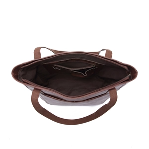 Détail intérieur du sac cabas vintage marron montrant la poche zippée et l'espace