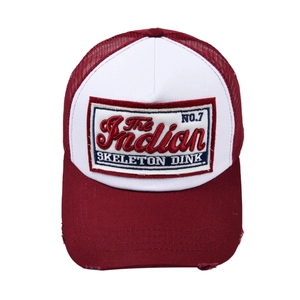 Casquette trucker en maille bordeaux et blanc avec écusson brodé Indian vintage