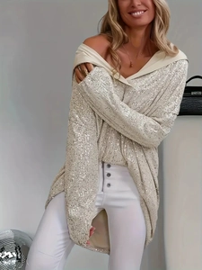 Detail eines eleganten Pailletten-Hoodies in Oversize-Passform mit stilvollem V-Ausschnitt