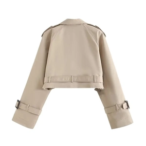 Vue arrière du trench-coat court kaki avec épaulettes classiques et détail de ceinture