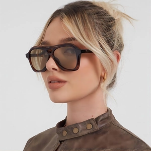 Fashionable oversized double-bridge aviator sunglasses with tortoiseshell frames and brown lenses