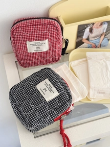 Quilted heart plaid sanitary napkin storage bags in red and black with zipper closure