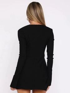 Robe moulante noire à manches longues pour femmes avec col carré et silhouette ajustée sexy