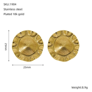 Detailed size and weight view of 25mm 18k gold plated stainless steel hoop earrings