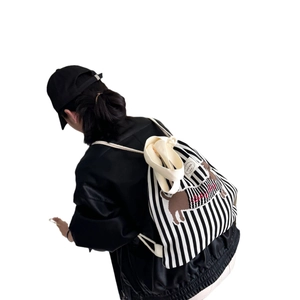 Schwarz-weiß gestreifter Kordelzug-Rucksack mit Dackel-Motiv und Lady Bug-Etikett für Damen