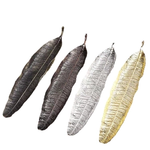 Lot de 4 supports d'encens en forme de feuille en bronze, or, argent et noir métallisé
