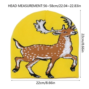Gedetailleerde afmetingen van gele gebreide muts met kerstrendier jacquard patroon