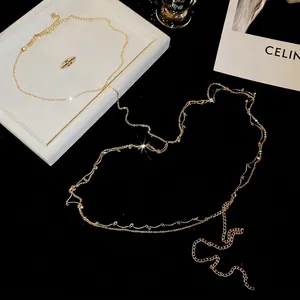 Elegante goldene Körperkette mit schimmerndem Zirkon-Quasten-Design für Damen