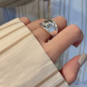Minimalist S925 sterling silver saddle ring with liquid metal aesthetic on model