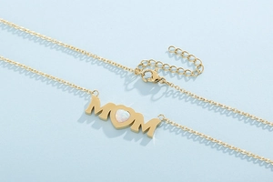 Detailed view of the MOM heart opal pendant with golden chain and lobster clasp