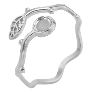 Detailed macro view of 304 stainless steel leaf ring with an adjustable open branch band