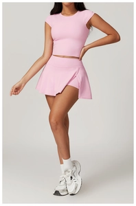 Dettaglio completo completo gonna da tennis rosa a vita alta in tessuto sportivo