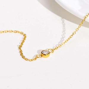 Minimalist gold-plated stainless steel O-chain bracelet featuring a single round zircon