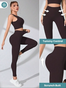 Détail du legging de yoga à taille haute montrant le contrôle du ventre et l'effet push-up