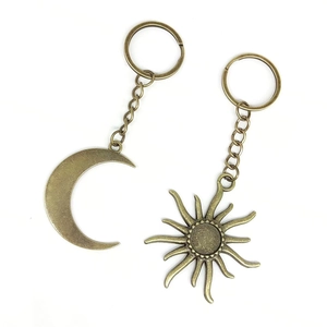 Vintage Zinc Alloy Sun Moon Pendant Keychain Antique Silver Bronze Celestial Key Ring Bag Charm Jewelry For Unisex Gift