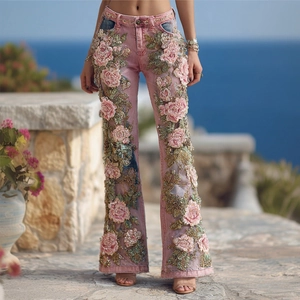Rosafarbene High-Waist-Schlagjeans mit 3D-Blumenstickerei und Perlenverzierung
