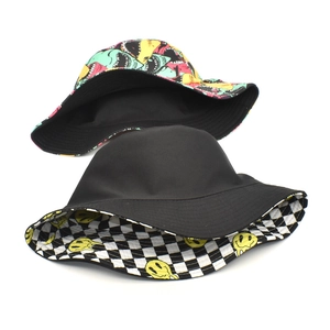 Bob réversible unisexe avec imprimé graffiti requin et design noir sobre pour le soleil