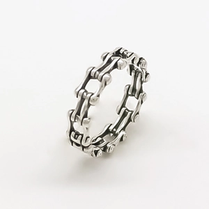 Bague chaîne évidée punk rétro pour hommes en argent oxydé de style industriel