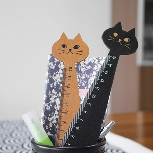 Cute cat-shaped 15cm wooden rulers in natural and black colors for school students