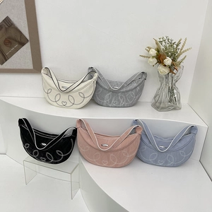 Borsa Hobo In Pelle PU Donna Retro Ricamo Cuore Mezzaluna Borsa A Spalla Chic Casual
