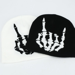 Bonnets en tricot graffiti avec geste de crâne pour hommes et femmes en noir et blanc