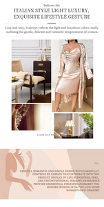 Détail de l'ensemble robe de chambre et nuisette en satin rose à motif floral
