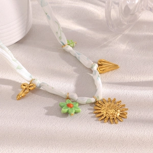 Collier Pendentif Soleil Coeur Fleur en Acier Inoxydable Plaqué Or 18K Ruban Blanc Tissu Choker Bijoux Femmes