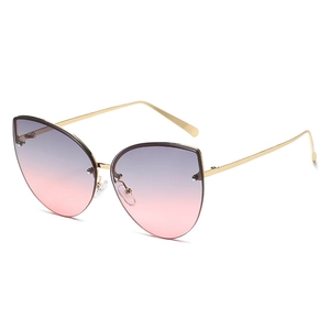 Fashionable oversized cat-eye sunglasses with gold metal frames and gradient lenses