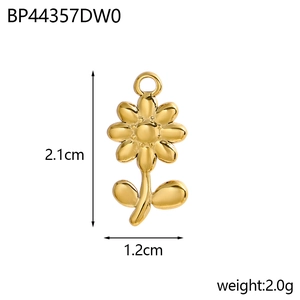 Detailed size specifications of the golden stainless steel flower pendant with dimensions