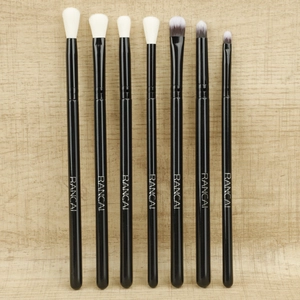 Detail of 7-piece professional eye makeup brush set with soft gradient synthetic bristles